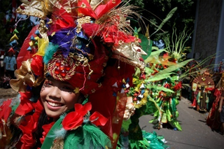 Illustration for article titled A Trip To The Jember Fashion Carnival